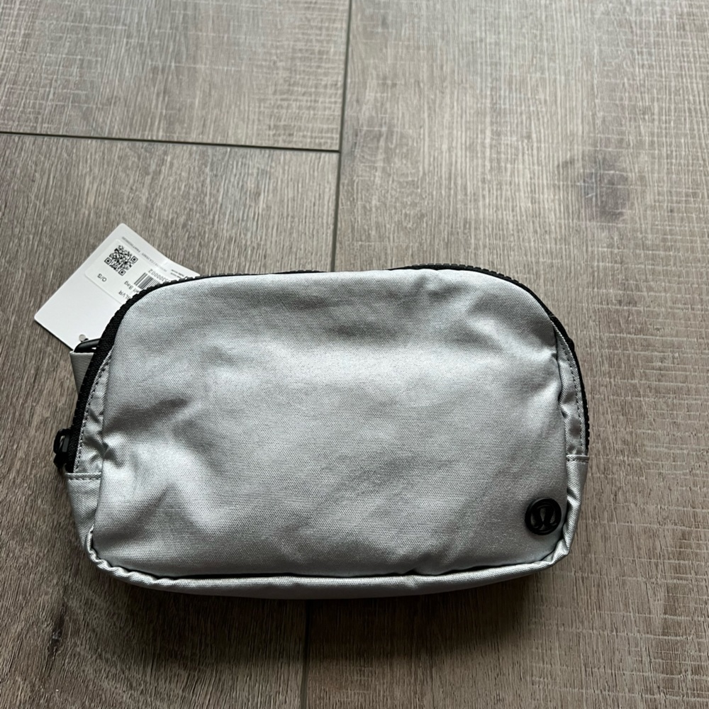 OG Lululemon Everywhere Belt Bag *1L in Silver